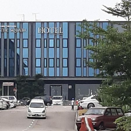The Square Hotel Skudai Exterior photo