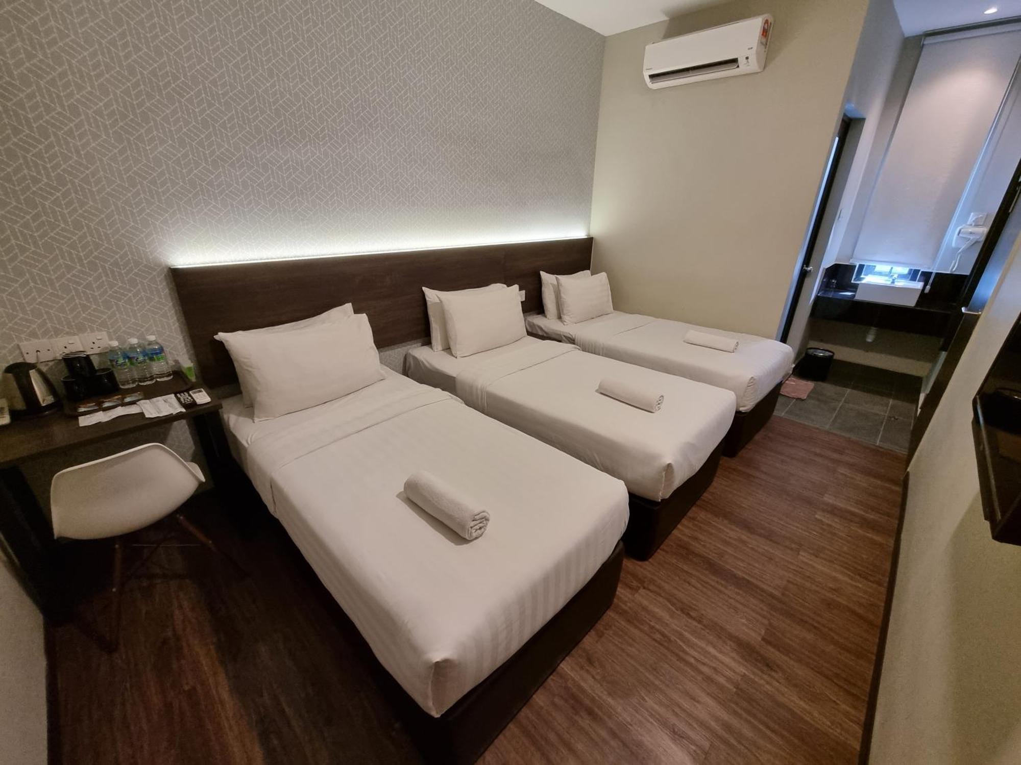 The Square Hotel Skudai Exterior photo