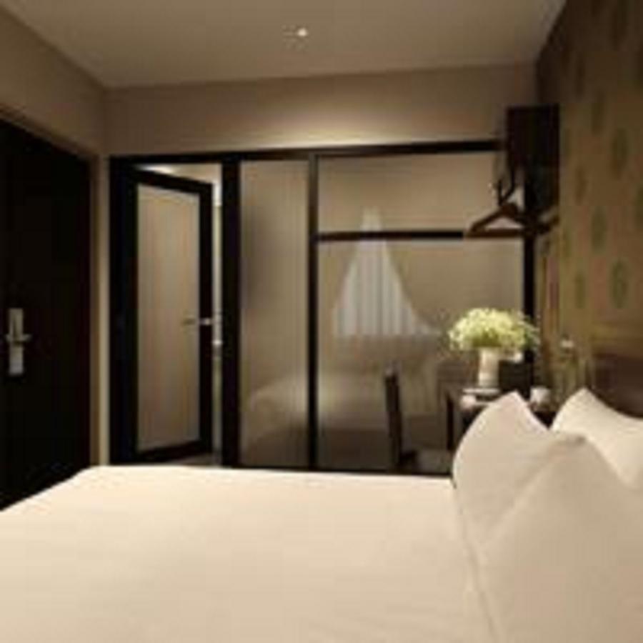 The Square Hotel Skudai Exterior photo