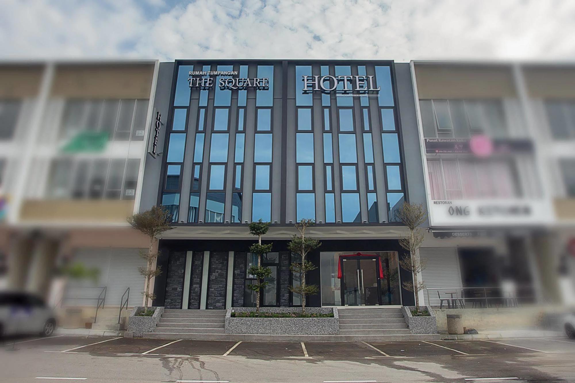 The Square Hotel Skudai Exterior photo