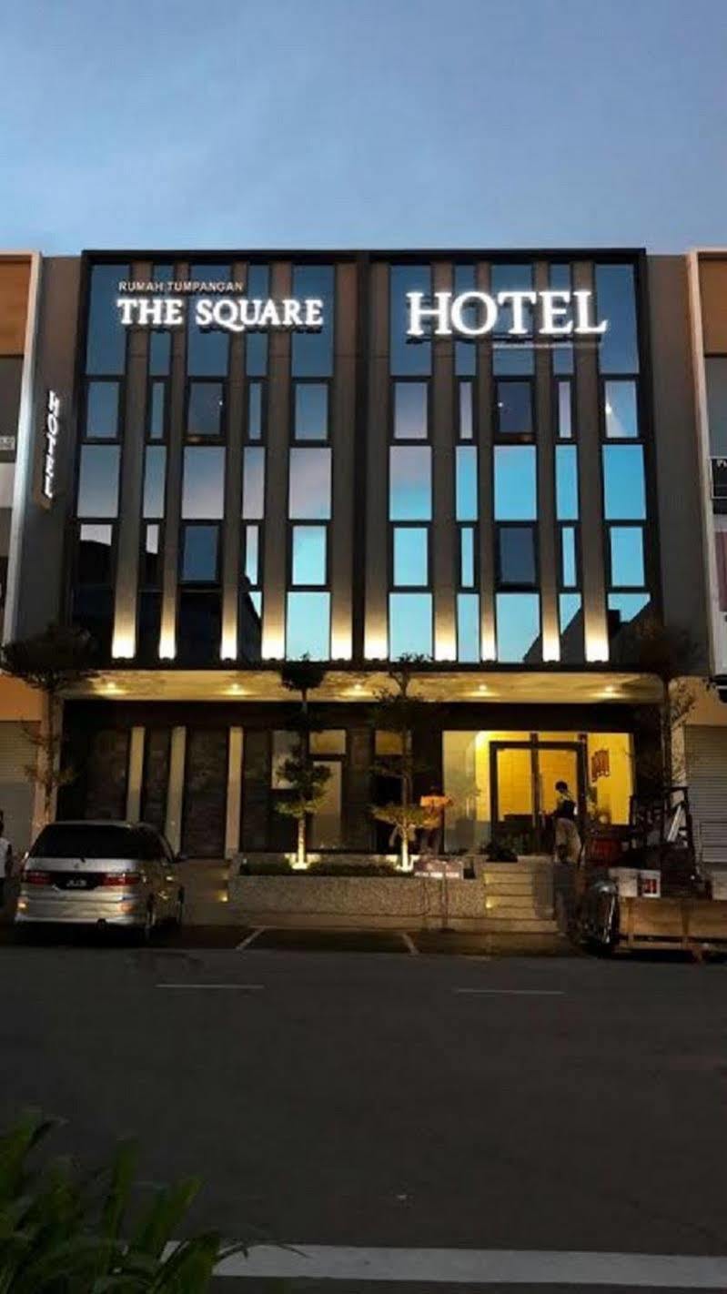 The Square Hotel Skudai Exterior photo