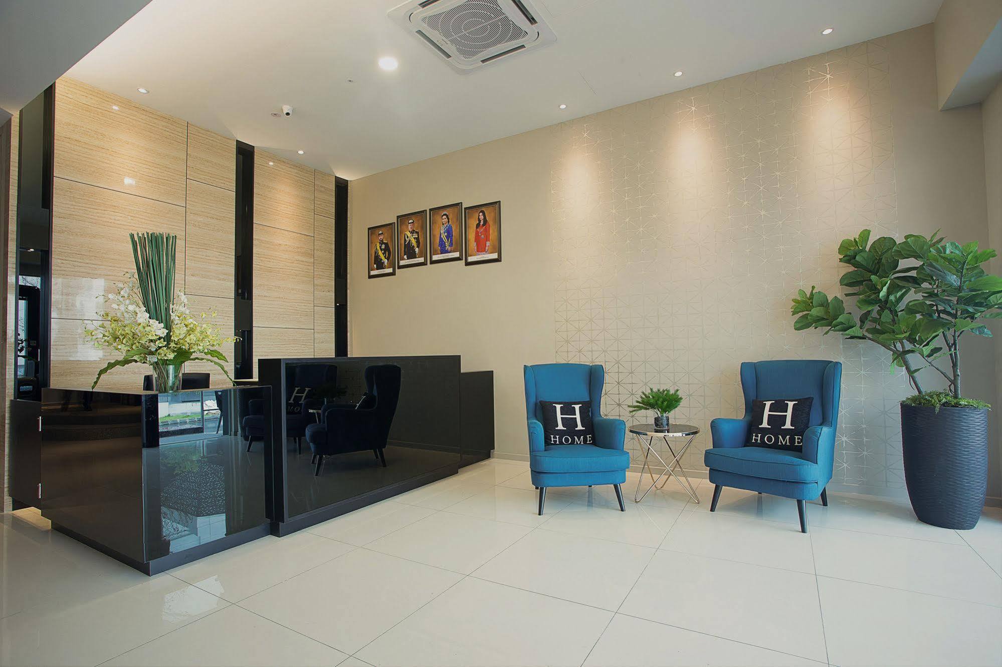 The Square Hotel Skudai Exterior photo