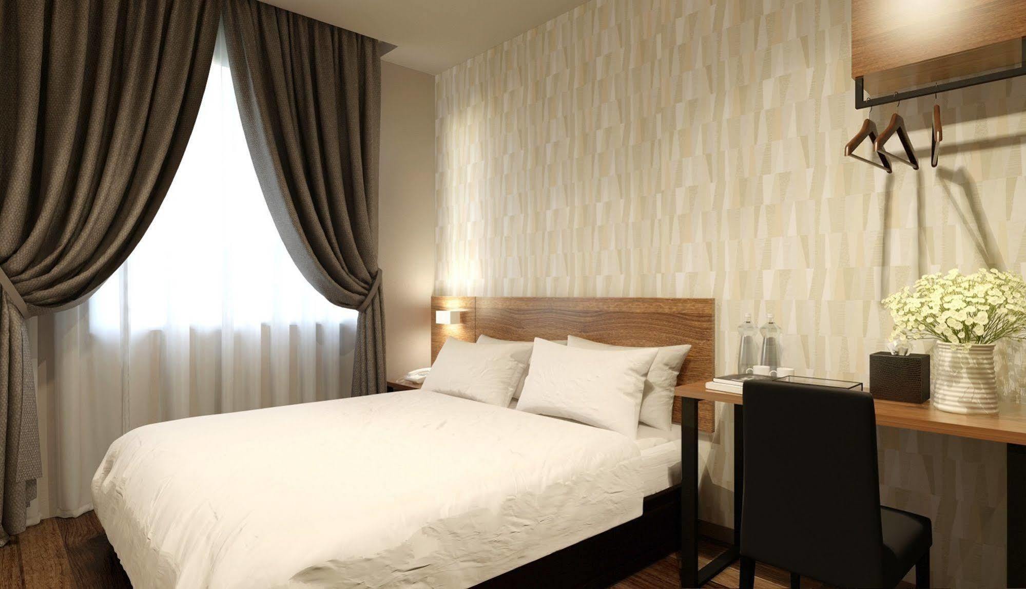 The Square Hotel Skudai Exterior photo